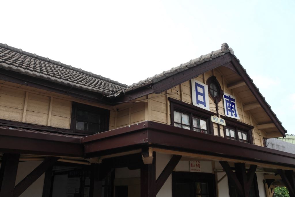 日南車站是洋和風型式的歇山頂建築。 圖 : 台中市政府/提供 日南車站是洋和風型式的歇山頂建築。 圖 : 台中市政府/提供