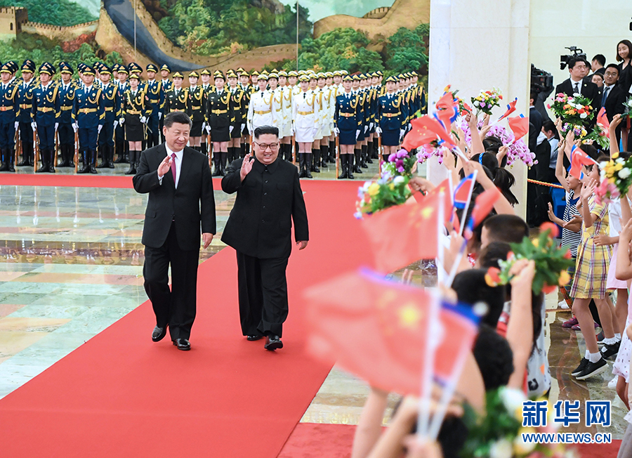 習近平今天在北京人民大會堂北大廳為金正恩舉行歡迎儀式。 圖:翻攝自新華社 習近平今天在北京人民大會堂北大廳為金正恩舉行歡迎儀式。 圖:翻攝自新華社