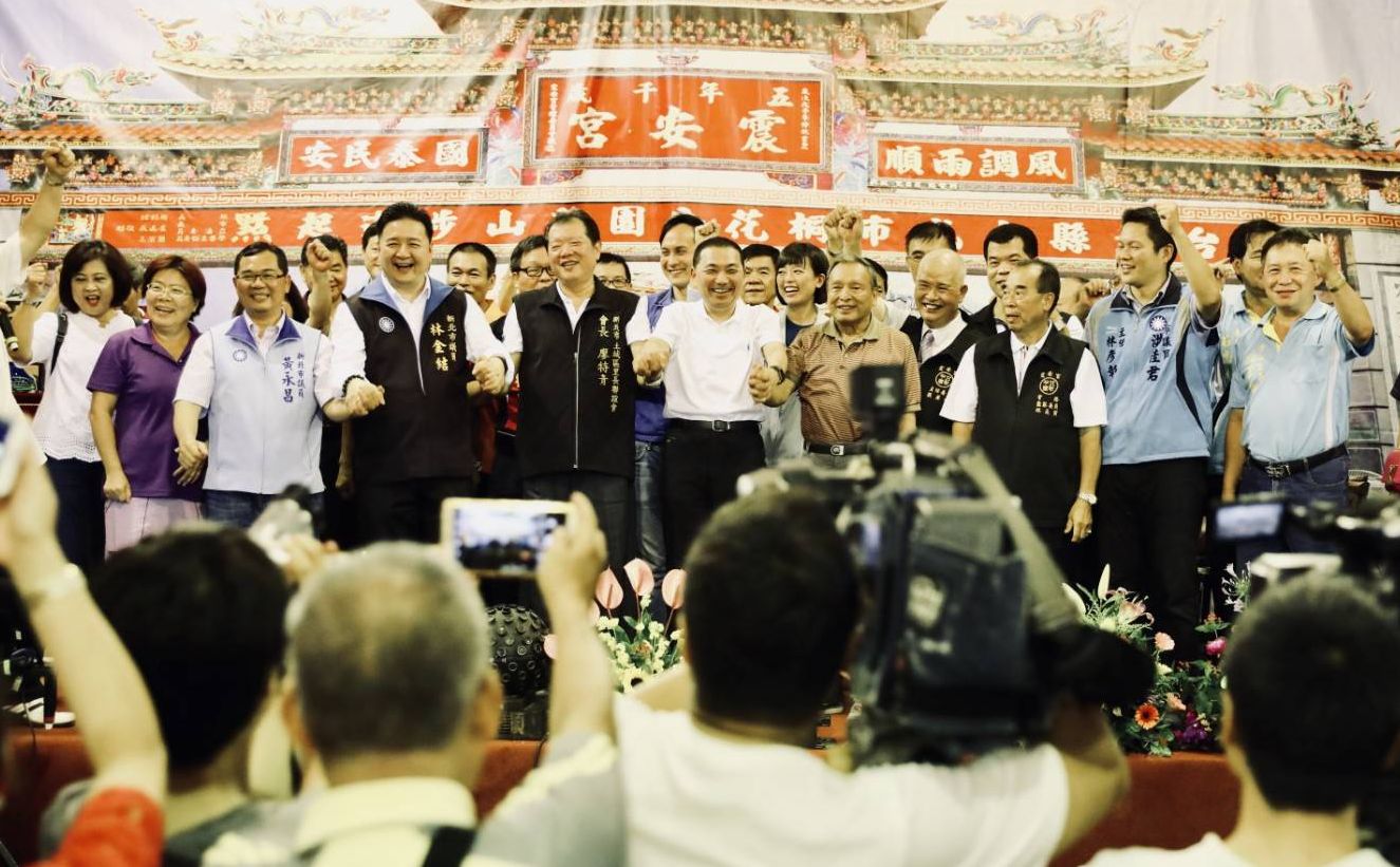 前士城市代會林長寅(前排右三)將接任侯友宜土城區總部主委。 圖:侯友宜選舉辦公室提供 前士城市代會林長寅(前排右三)將接任侯友宜土城區總部主委。 圖:侯友宜選舉辦公室提供