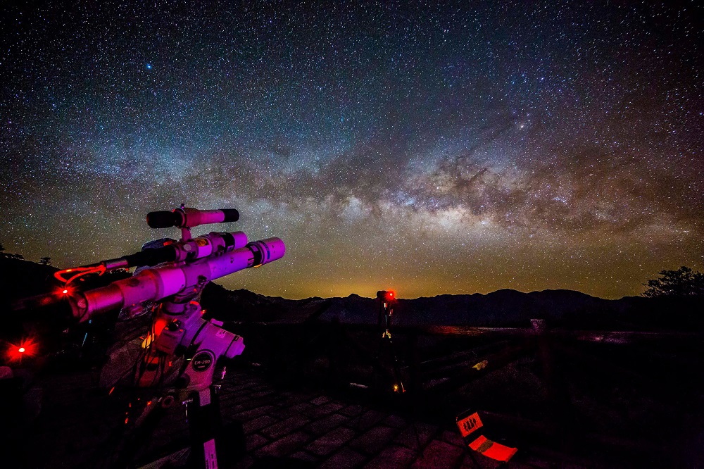 合歡山上的星空也是攝影取景聖地。 圖:南投縣政府提供/陳麒瑞、徐安廷攝 合歡山上的星空也是攝影取景聖地。 圖:南投縣政府提供/陳麒瑞、徐安廷攝