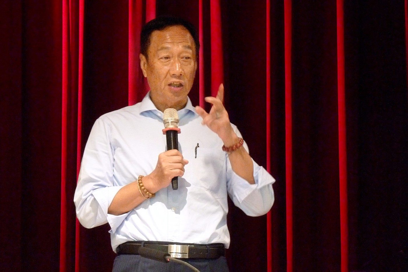 國民黨總統初選民調出爐,選戰失利的鴻海前董事長郭台銘深夜臉書發文。 圖:翻攝郭台銘臉書 國民黨總統初選民調出爐,選戰失利的鴻海前董事長郭台銘深夜臉書發文。 圖:翻攝郭台銘臉書