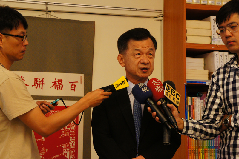 台歐盟第2次人權諮商會議今天登場,歐盟對外事務部發布聲明,確認與台灣擁有相同民主價值觀,尊重人權和法治,並尋求更密切的合作,但歐盟呼籲台灣暫停執行死刑。圖為去年發生數起分屍案,社會出現執行死刑聲音。時任法務部長的邱太三(中)6月27日說,絕不要在憤怒時做倉卒的決定。他認為,面對個案馬上討論執行死刑,是在憤怒的狀況下,不了解問題的本質。 圖:中央社 台歐盟第2次人權諮商會議今天登場,歐盟對外事務部發布聲明,確認與台灣擁有相同民主價值觀,尊重人權和法治,並尋求更密切的合作,但歐盟呼籲台灣暫停執行死刑。圖為去年發生數起分屍案,社會出現執行死刑聲音。時任法務部長的邱太三(中)6月27日說,絕不要在憤怒時做倉卒的決定。他認為,面對個案馬上討論執行死刑,是在憤怒的狀況下,不了解問題的本質。 圖:中央社
