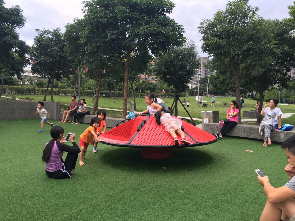 交通部份也相當方便,樂活公園距離捷運東湖站僅有10分鐘路程,又有多線公車可到達。 圖:台北市工務局提供 交通部份也相當方便,樂活公園距離捷運東湖站僅有10分鐘路程,又有多線公車可到達。 圖:台北市工務局提供