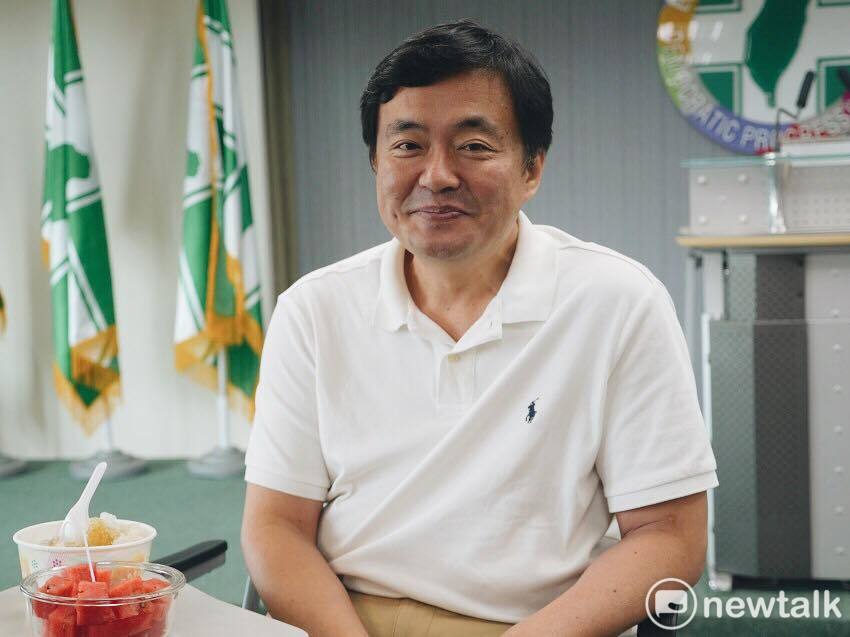 民進黨秘書長洪耀福今日下午與媒體茶敘。 圖:趙婉淳 / 攝 民進黨秘書長洪耀福今日下午與媒體茶敘。 圖:趙婉淳 / 攝