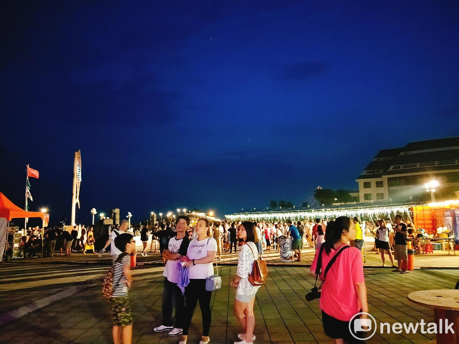 匯集了手作職人與原創工藝的舒喜巷市集,內含各次文創藝品、美味饗宴等,讓你在淡水也能沉浸猶如夜市的氛圍! 圖:張家綺/攝 匯集了手作職人與原創工藝的舒喜巷市集,內含各次文創藝品、美味饗宴等,讓你在淡水也能沉浸猶如夜市的氛圍! 圖:張家綺/攝