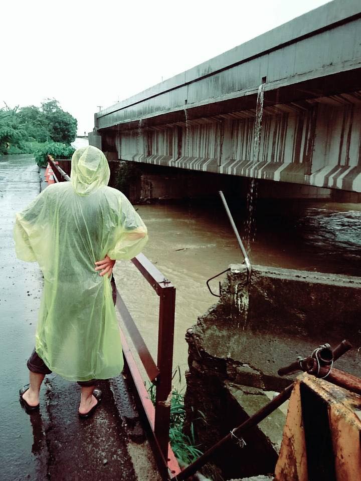 大雨造成嘉義縣山區部分路段土石崩塌。