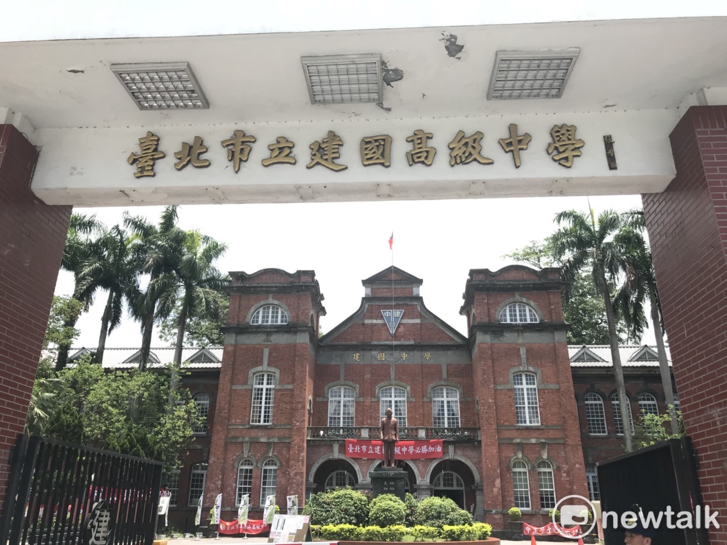 今天是107學年度大學指考的第二天,考試科目分別為數學乙、國文、英文、數學甲。 圖 : 聶良恩/攝 今天是107學年度大學指考的第二天,考試科目分別為數學乙、國文、英文、數學甲。 圖 : 聶良恩/攝