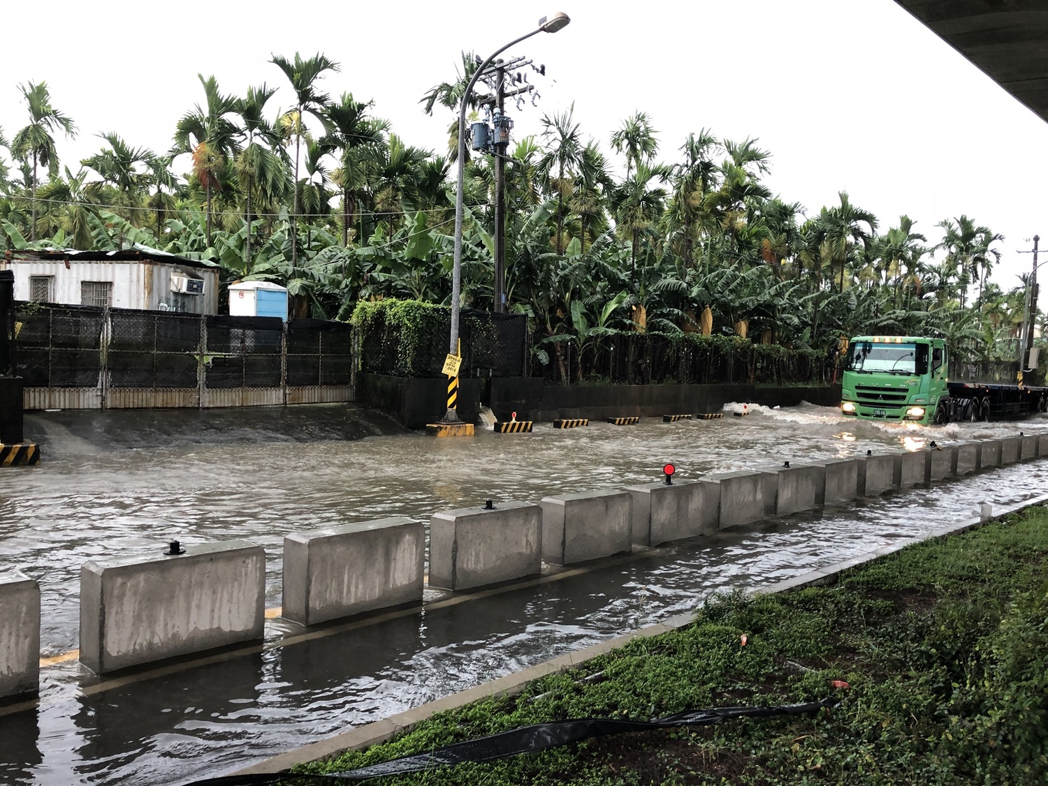 受到西南氣流影響,屏東多處豪雨成災。 圖:屏東市政府/提供 受到西南氣流影響,屏東多處豪雨成災。 圖:屏東市政府/提供