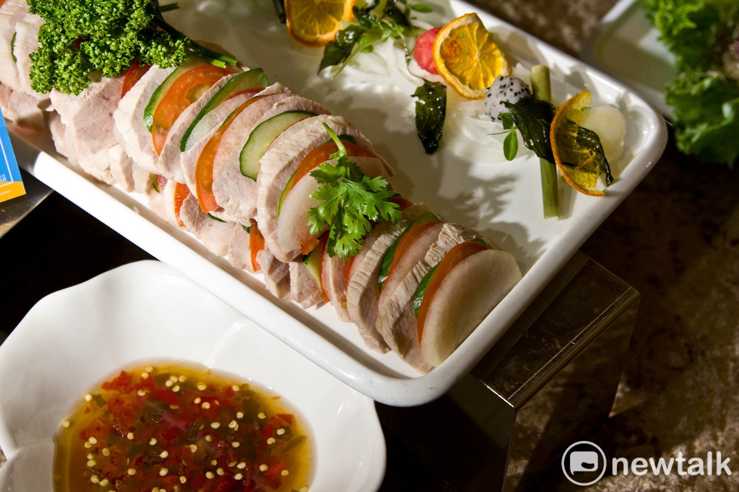 「夏好梨熟」美食饗宴,每道都有梨果入菜。 圖:唐復年/攝 「夏好梨熟」美食饗宴,每道都有梨果入菜。 圖:唐復年/攝