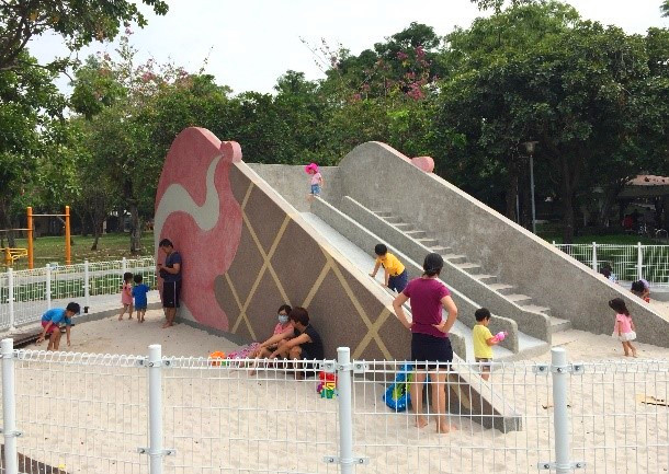 「福星公園」台中市政府建設局在西屯區的福星公園設置新的「冰淇淋球甜筒溜滑梯」,在4月開放後,其中最大亮點的溜滑梯外觀造型可愛吸睛。 圖:台中市建設局提供 「福星公園」台中市政府建設局在西屯區的福星公園設置新的「冰淇淋球甜筒溜滑梯」,在4月開放後,其中最大亮點的溜滑梯外觀造型可愛吸睛。 圖:台中市建設局提供