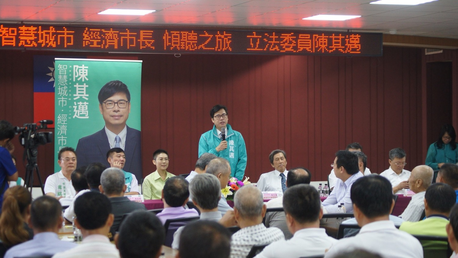 立委林岱樺、陳菊後援會系統均全體出席力挺,會場湧入爆滿四百人。 圖/陳其邁辦公室 立委林岱樺、陳菊後援會系統均全體出席力挺,會場湧入爆滿四百人。 圖/陳其邁辦公室