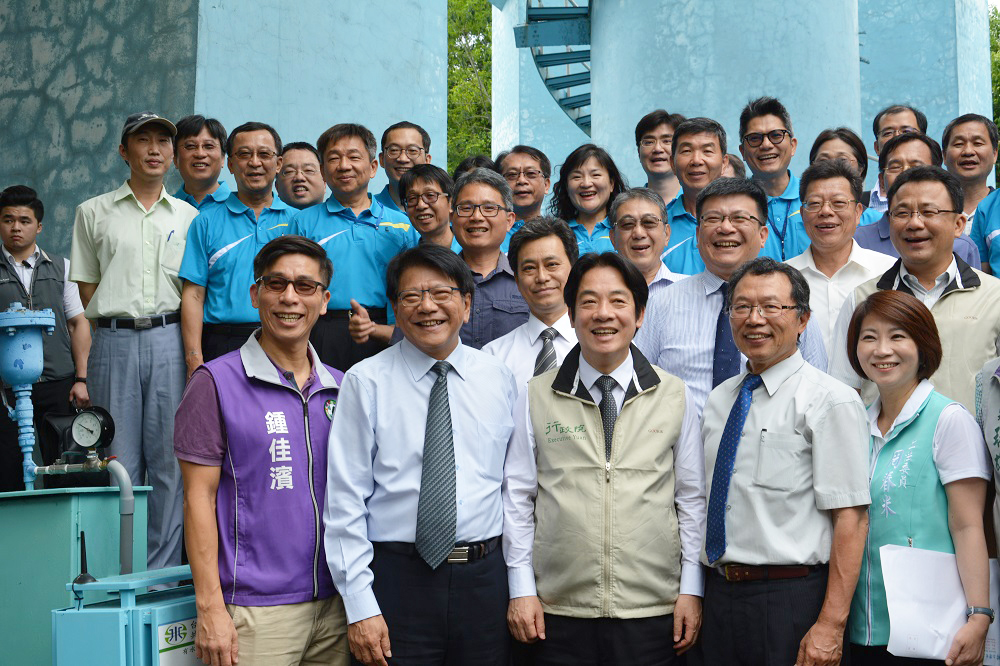 潘孟安表示，屏東縣地下水源豐沛，過去多使用地下水，故自來水普及率成長遲緩。