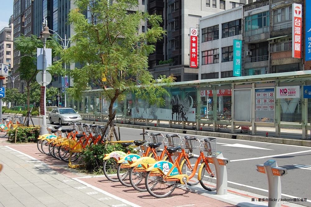 昨(10)18時因颱風停止營運的YouBike,自今日12時起將恢復正常營運。 圖:翻攝自Flickr/koborin開放權限 昨(10)18時因颱風停止營運的YouBike,自今日12時起將恢復正常營運。 圖:翻攝自Flickr/koborin開放權限