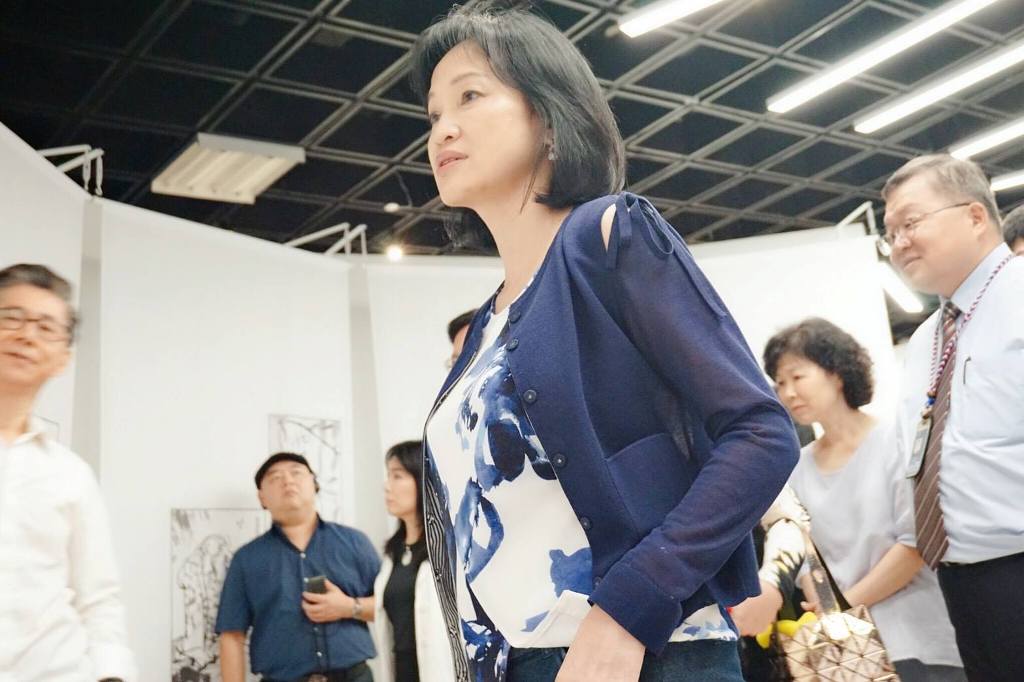 柯智恩上午在臉書表示,「奉勸葉部長可要好好三思!」歷經拔管風暴,菜政府建立了嚴苛的兼職和赴陸交流等嚴苛標準,放眼學術界,能無瑕完整過關者有幾?此位子已變成「良心」的指標。 圖:翻攝自柯智恩臉書 柯智恩上午在臉書表示,「奉勸葉部長可要好好三思!」歷經拔管風暴,菜政府建立了嚴苛的兼職和赴陸交流等嚴苛標準,放眼學術界,能無瑕完整過關者有幾?此位子已變成「良心」的指標。 圖:翻攝自柯智恩臉書