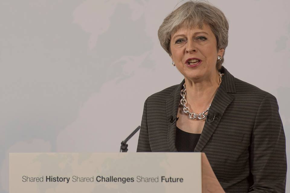 英國首相梅伊主張脫歐後,仍與歐盟保持緊密的經貿往來,被黨內同志痛批叛黨。 圖:翻攝英國首相辦公室臉書 英國首相梅伊主張脫歐後,仍與歐盟保持緊密的經貿往來,被黨內同志痛批叛黨。 圖:翻攝英國首相辦公室臉書