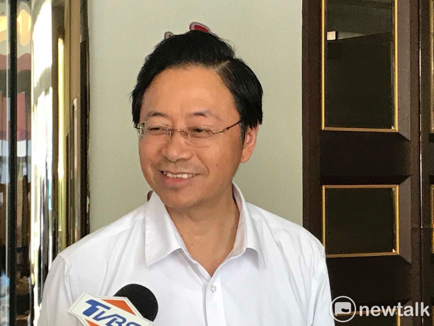 國民黨台北市長參選人丁守中今(13)日宣布競選團隊人事,分別由前行政院長張善政、國民黨不分區立委王育敏出任總部主委與總幹事,營造專業形象牌。 國民黨台北市長參選人丁守中今(13)日宣布競選團隊人事,分別由前行政院長張善政、國民黨不分區立委王育敏出任總部主委與總幹事,營造專業形象牌。
