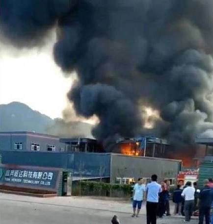 中國四川一間化學工廠在12日發生爆燃事故,造成19人死亡,12人受傷。四川省安全監管局今 (13) 天表示,目前火以撲滅,受傷人員均無生命危險,事故發生原因仍在調查。 中國四川一間化學工廠在12日發生爆燃事故,造成19人死亡,12人受傷。四川省安全監管局今 (13) 天表示,目前火以撲滅,受傷人員均無生命危險,事故發生原因仍在調查。