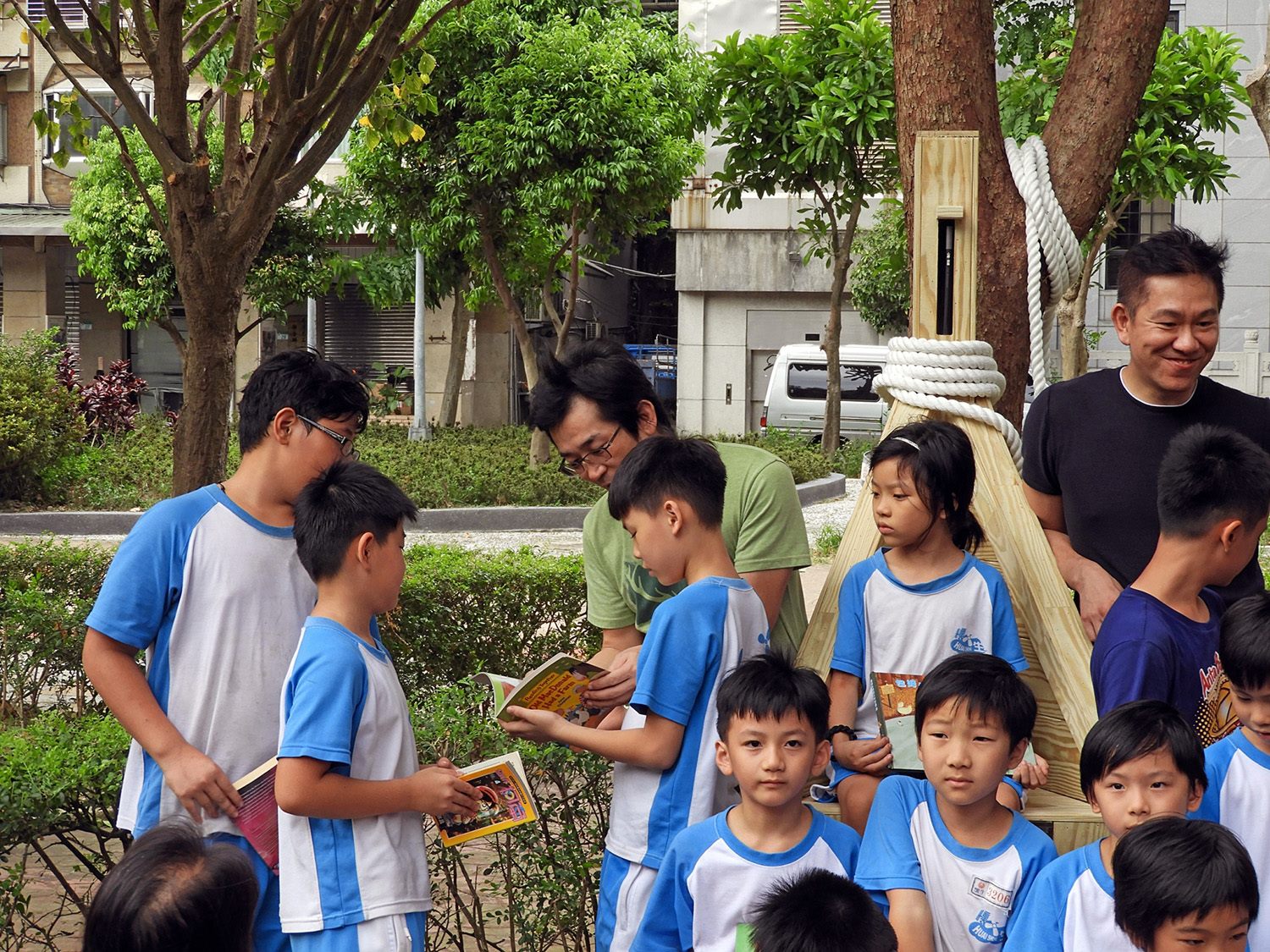 昌隆公園的方舟書席,以草地為海、以人心為港口,象徵即將遠航把滿滿有人情味的蒲公英種子散播出去,讓前來的居民可以暫時遠離城市喧囂來到公園閱讀好書。 圖:台北市工務局提供 昌隆公園的方舟書席,以草地為海、以人心為港口,象徵即將遠航把滿滿有人情味的蒲公英種子散播出去,讓前來的居民可以暫時遠離城市喧囂來到公園閱讀好書。 圖:台北市工務局提供