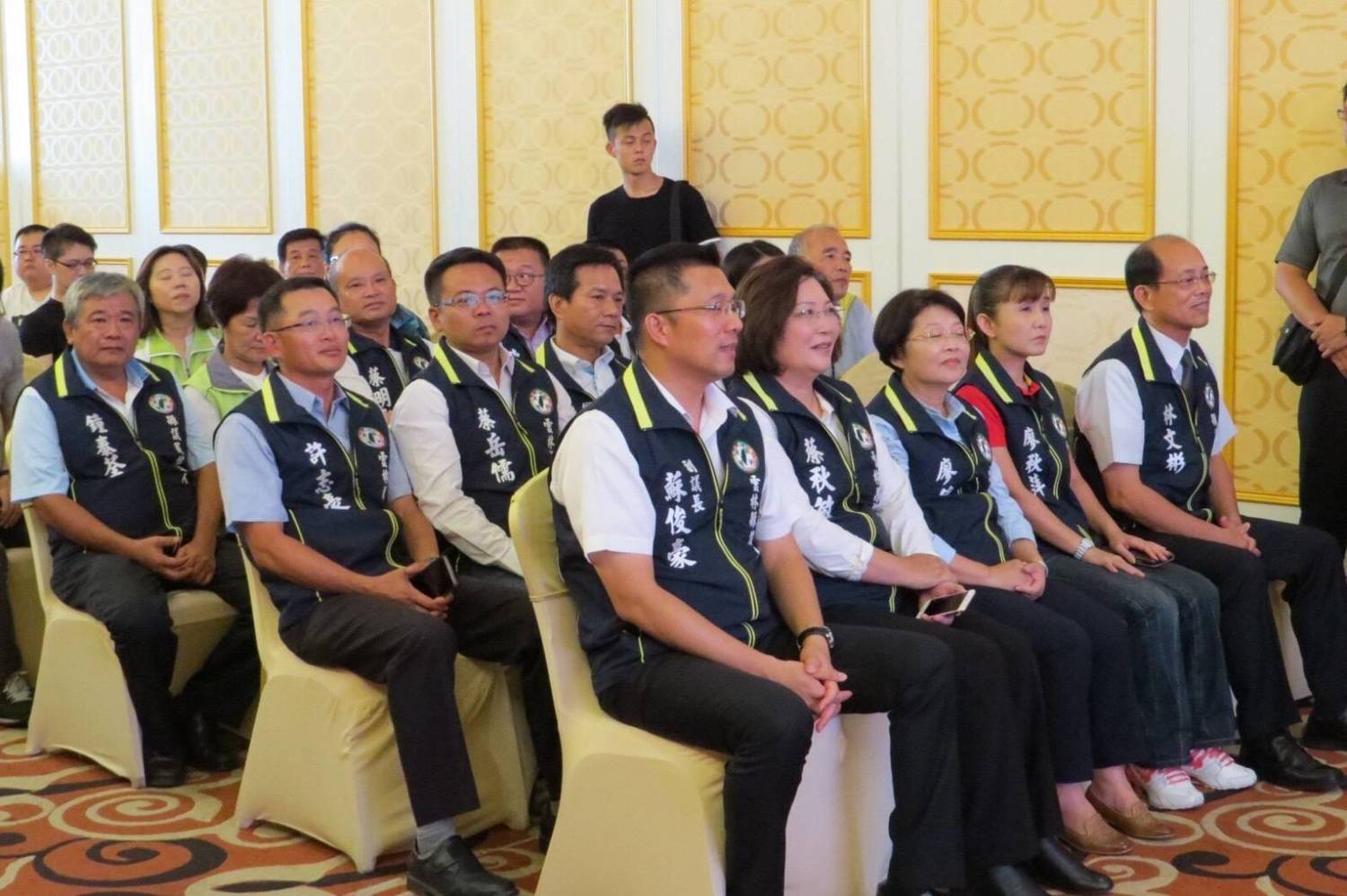 李進勇今記者會上有黨籍鄉鎮市長及議員參選人出席相挺。 圖/李進勇競選辦公室 李進勇今記者會上有黨籍鄉鎮市長及議員參選人出席相挺。 圖/李進勇競選辦公室