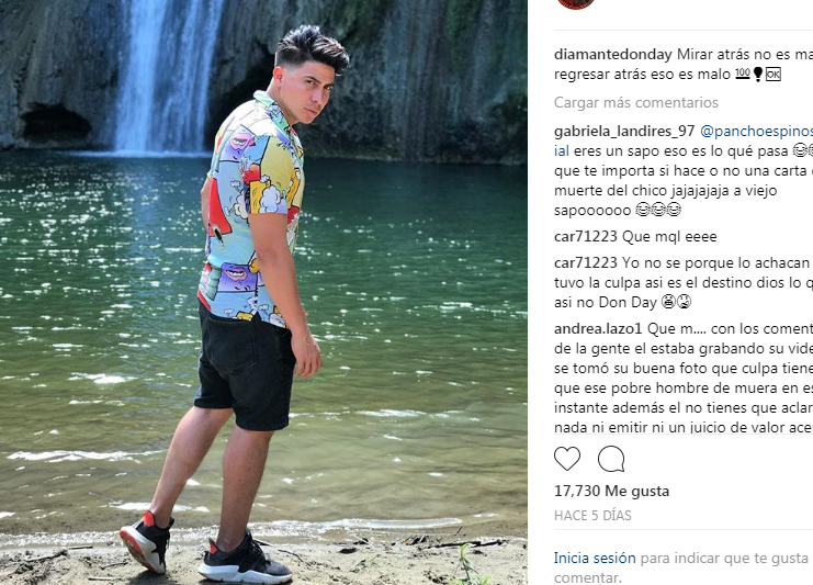 厄瓜多知名歌手Don Days在Laguna Salto de Oro瀑布前拍攝MV,沒想到拍下遊客死亡瞬間。 圖:翻攝Don Days IG 厄瓜多知名歌手Don Days在Laguna Salto de Oro瀑布前拍攝MV,沒想到拍下遊客死亡瞬間。 圖:翻攝Don Days IG