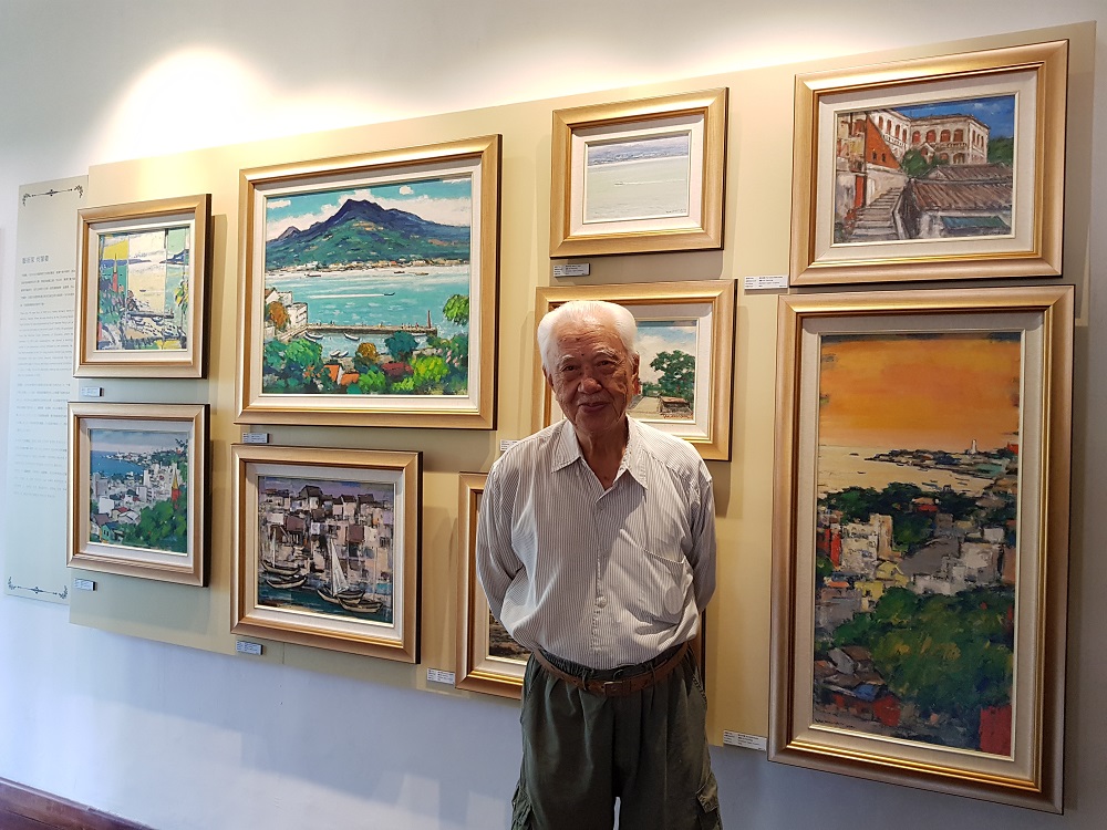 在地畫家何肇衢老師合作在藝術廊道展示複製畫,將當地知名的淡水夕陽、觀音山風景都是從淡水工作室繪製完成。 圖:淡水古蹟博物館提供 在地畫家何肇衢老師合作在藝術廊道展示複製畫,將當地知名的淡水夕陽、觀音山風景都是從淡水工作室繪製完成。 圖:淡水古蹟博物館提供