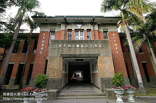 高雄第一中學(今高雄中學)成立「雄中自衛隊」,原意要保衛學校安全,當時高雄車站遭到憲兵占領後無法接近,自衛隊決定進攻高雄火車站,受到阻撓。 圖:晏山農/提供 高雄第一中學(今高雄中學)成立「雄中自衛隊」,原意要保衛學校安全,當時高雄車站遭到憲兵占領後無法接近,自衛隊決定進攻高雄火車站,受到阻撓。 圖:晏山農/提供