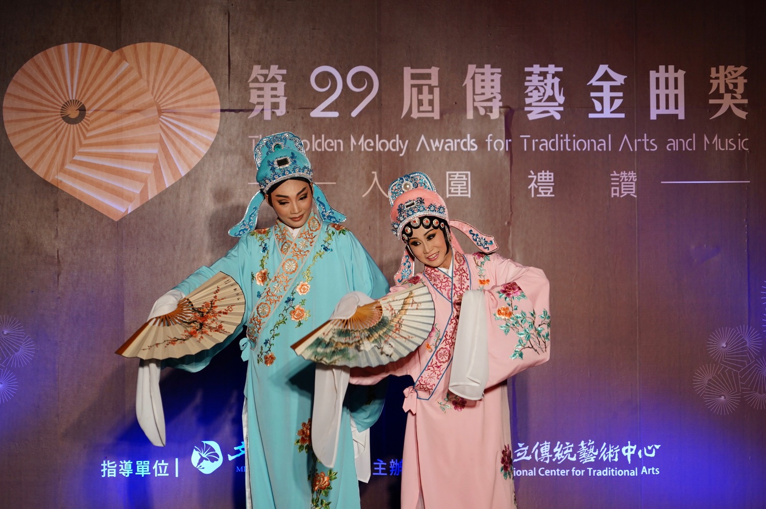 本屆入圍禮讚邀請第28屆傳藝金曲獎年度最佳演員獎得主張孟逸,率領薪傳歌仔戲劇團帶來壓軸創意演出,為入圍禮讚鍍上細膩而閃耀的光輝。 圖:國立傳統藝術中心/提供 本屆入圍禮讚邀請第28屆傳藝金曲獎年度最佳演員獎得主張孟逸,率領薪傳歌仔戲劇團帶來壓軸創意演出,為入圍禮讚鍍上細膩而閃耀的光輝。 圖:國立傳統藝術中心/提供