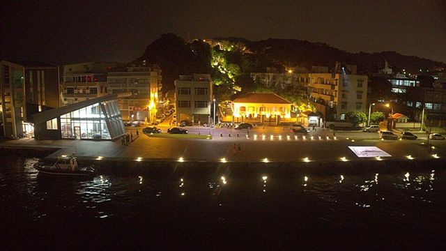 潮汐、波浪、歷史歲月在光影變化下,夜晚的哨船頭水岸更增添柔和浪漫氛圍
。圖/高雄市文化局提供 圖/高雄市文化局/提供 潮汐、波浪、歷史歲月在光影變化下,夜晚的哨船頭水岸更增添柔和浪漫氛圍
。圖/高雄市文化局提供 圖/高雄市文化局/提供