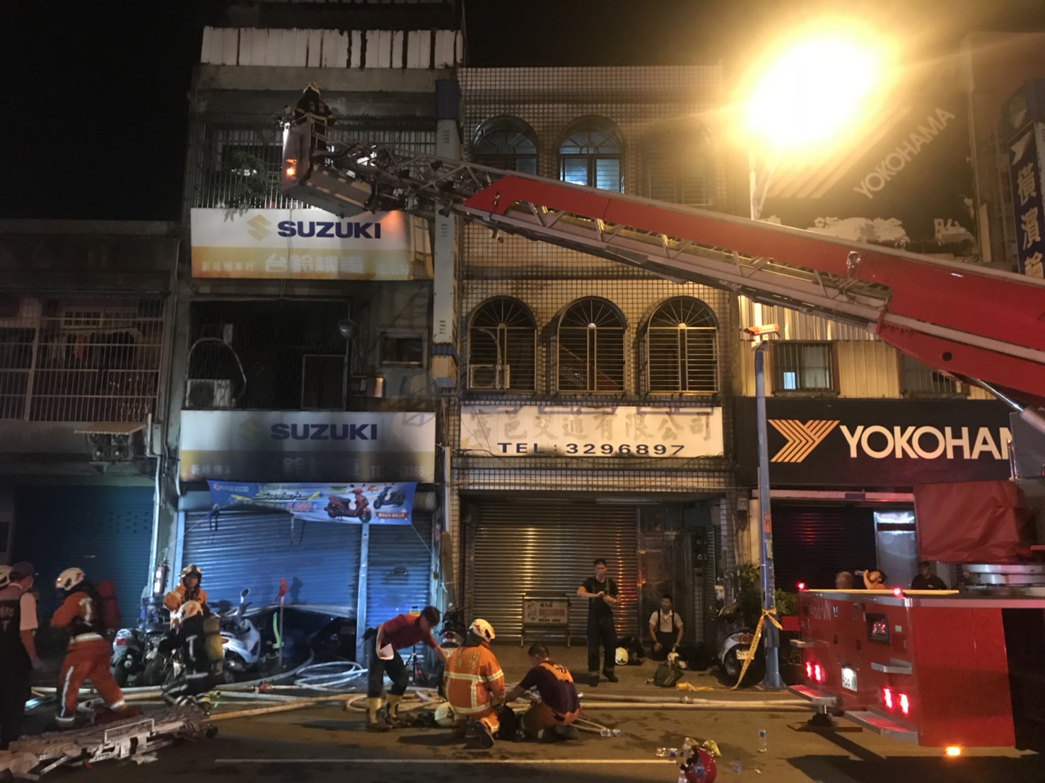 現場為3層樓RC結構建築物,消防隊出動消防人員52名、消防車17輛、救護車1輛救災。 圖:桃園市政府消防局/提供(資料照) 現場為3層樓RC結構建築物,消防隊出動消防人員52名、消防車17輛、救護車1輛救災。 圖:桃園市政府消防局/提供(資料照)