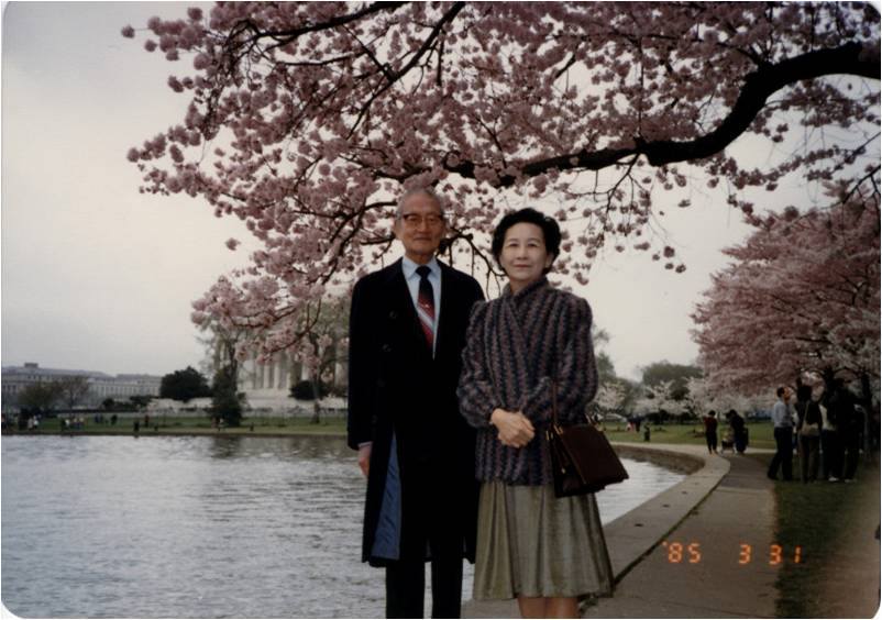郭雨新夫婦在美國華府合影。 圖:張文隆/提供 郭雨新夫婦在美國華府合影。 圖:張文隆/提供