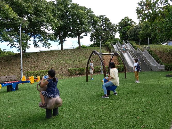 增設適合各年齡層共同使用的親子翹翹板,以及共融式鳥巢鞦韆等多元的遊具及設施。 圖:台北市工務局提供 增設適合各年齡層共同使用的親子翹翹板,以及共融式鳥巢鞦韆等多元的遊具及設施。 圖:台北市工務局提供