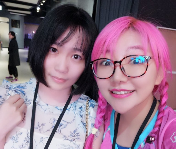 中國女選手Yrshar（左）