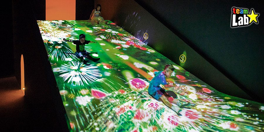 今年兒藝節不只有怪獸,還邀請日本teamLab《滑梯水果園》,讓大小朋友體驗前所未有的視覺、觸覺體驗! 圖:翻攝自我的新北市FB 今年兒藝節不只有怪獸,還邀請日本teamLab《滑梯水果園》,讓大小朋友體驗前所未有的視覺、觸覺體驗! 圖:翻攝自我的新北市FB