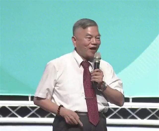 經濟部長沈榮津針對台電供電及再生能源等問題,侃侃而談。 金名/攝 經濟部長沈榮津針對台電供電及再生能源等問題,侃侃而談。 金名/攝