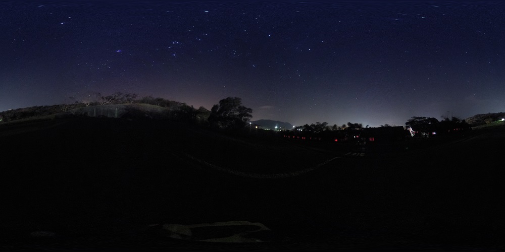 屏東縣天文協會理事黃耀寬表示,英仙座流星雨較容易看到明亮的流星,只需用肉眼而不需要任何配備。 圖:屏東縣觀傳處提供 屏東縣天文協會理事黃耀寬表示,英仙座流星雨較容易看到明亮的流星,只需用肉眼而不需要任何配備。 圖:屏東縣觀傳處提供