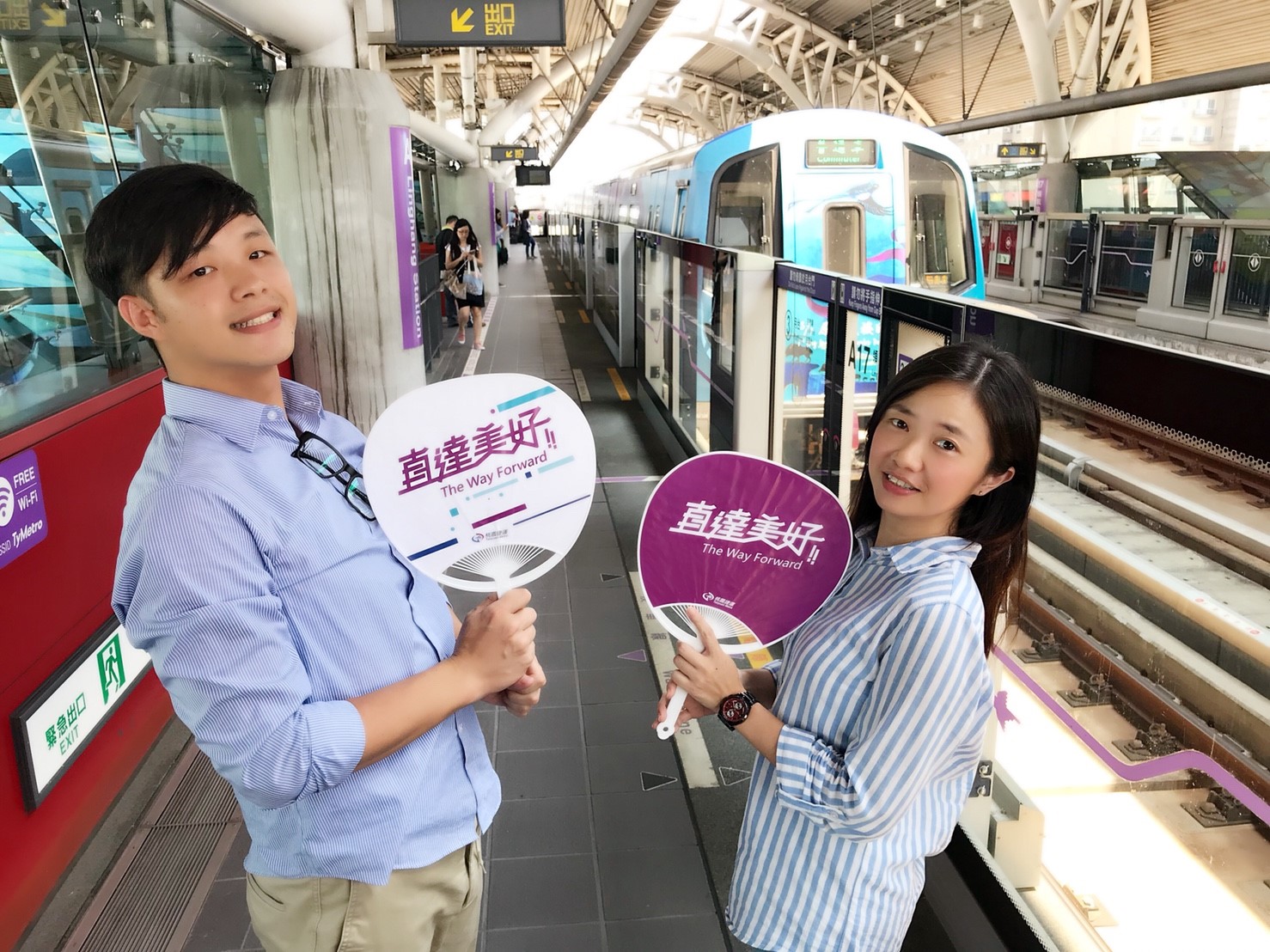 8/19晚上在A15大園站更邀請270位民眾免費入場捷運電影院,參與活動的民眾也都可以拿到紀念品。 圖:桃捷提供 8/19晚上在A15大園站更邀請270位民眾免費入場捷運電影院,參與活動的民眾也都可以拿到紀念品。 圖:桃捷提供