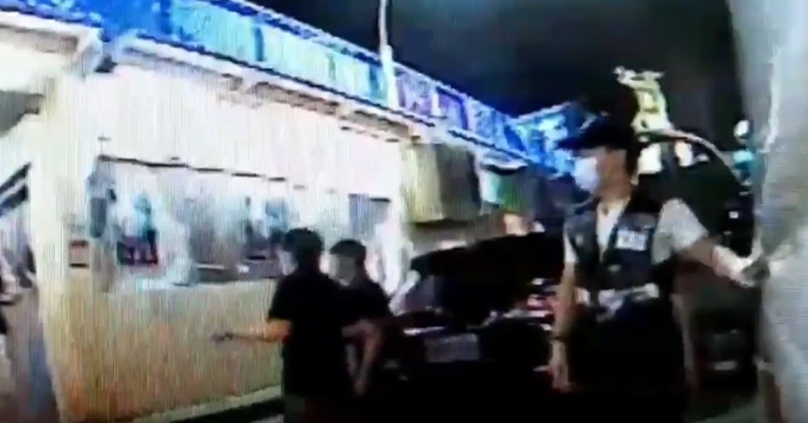 高雄前金區昨 (11) 天晚上9點49分發生一起意外,現場3名輕傷傷者 (2女1男)。 圖:翻攝自網路 高雄前金區昨 (11) 天晚上9點49分發生一起意外,現場3名輕傷傷者 (2女1男)。 圖:翻攝自網路