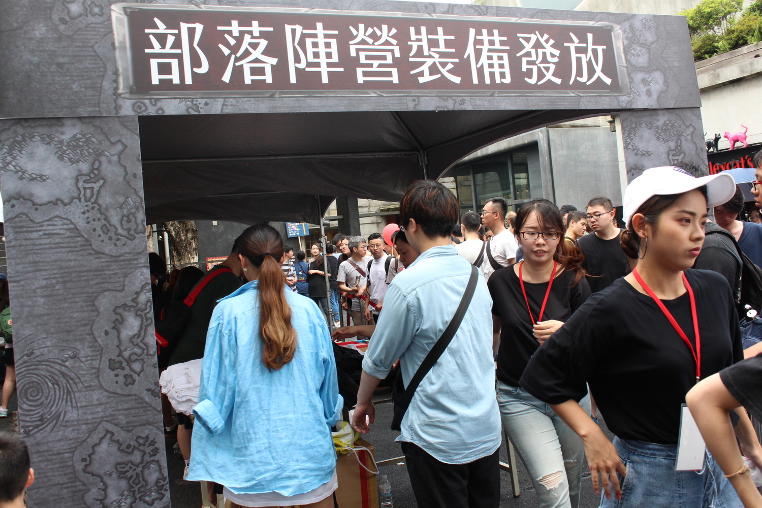 部落支持者目測稍比聯盟還多些。