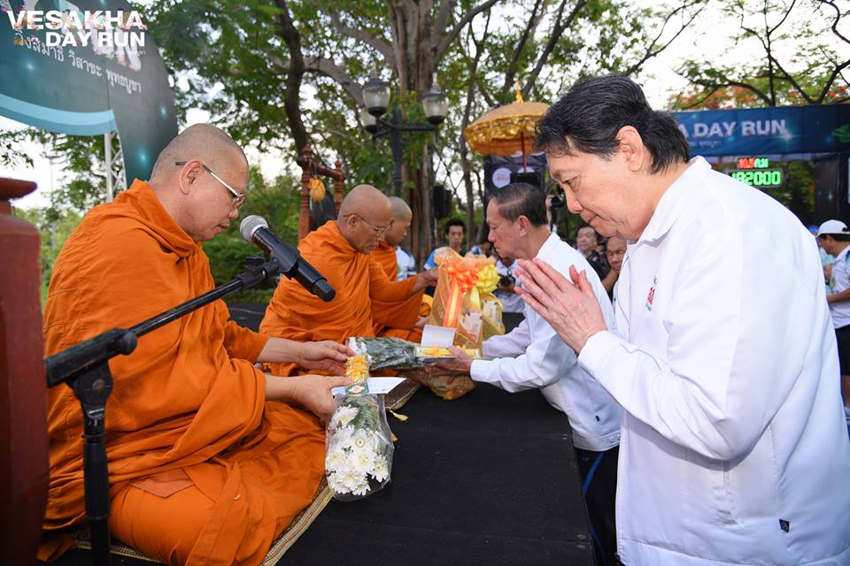 泰國為了僧侶健康,鼓吹信徒提供健康食品貢獻,也要僧侶多運動。 圖:翻攝泰國健康促進基金會臉書 泰國為了僧侶健康,鼓吹信徒提供健康食品貢獻,也要僧侶多運動。 圖:翻攝泰國健康促進基金會臉書