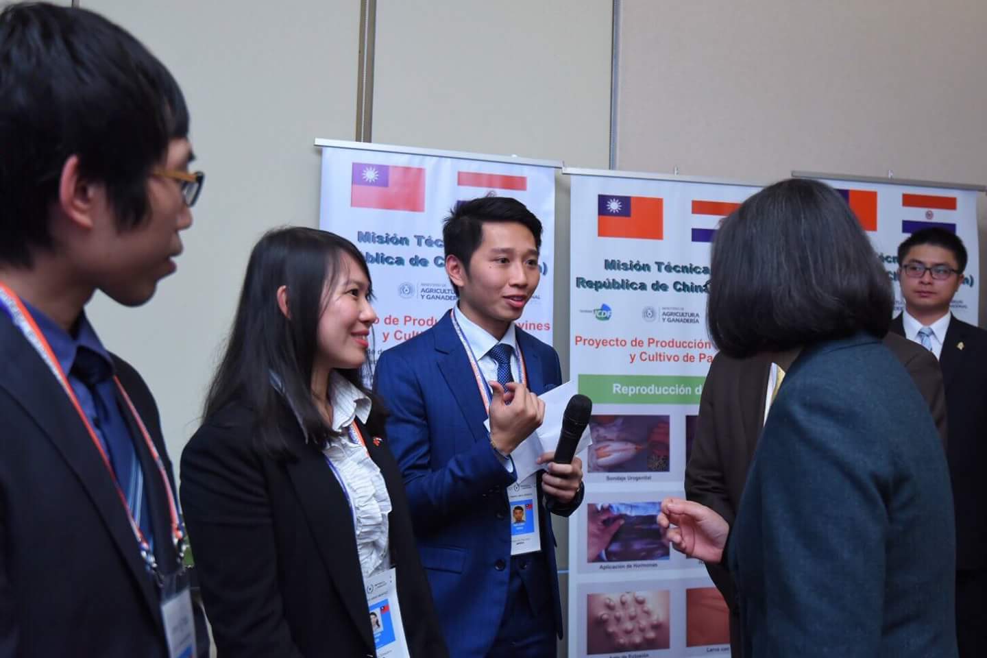 蔡總統正展開「同慶之旅」,她今天來到巴拉圭,聽取技術團簡報成果。 圖:翻攝自蔡英文臉書 蔡總統正展開「同慶之旅」,她今天來到巴拉圭,聽取技術團簡報成果。 圖:翻攝自蔡英文臉書