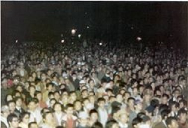 郭雨新1975立委選舉盛況空前。 圖 : 張文隆/提供 郭雨新1975立委選舉盛況空前。 圖 : 張文隆/提供