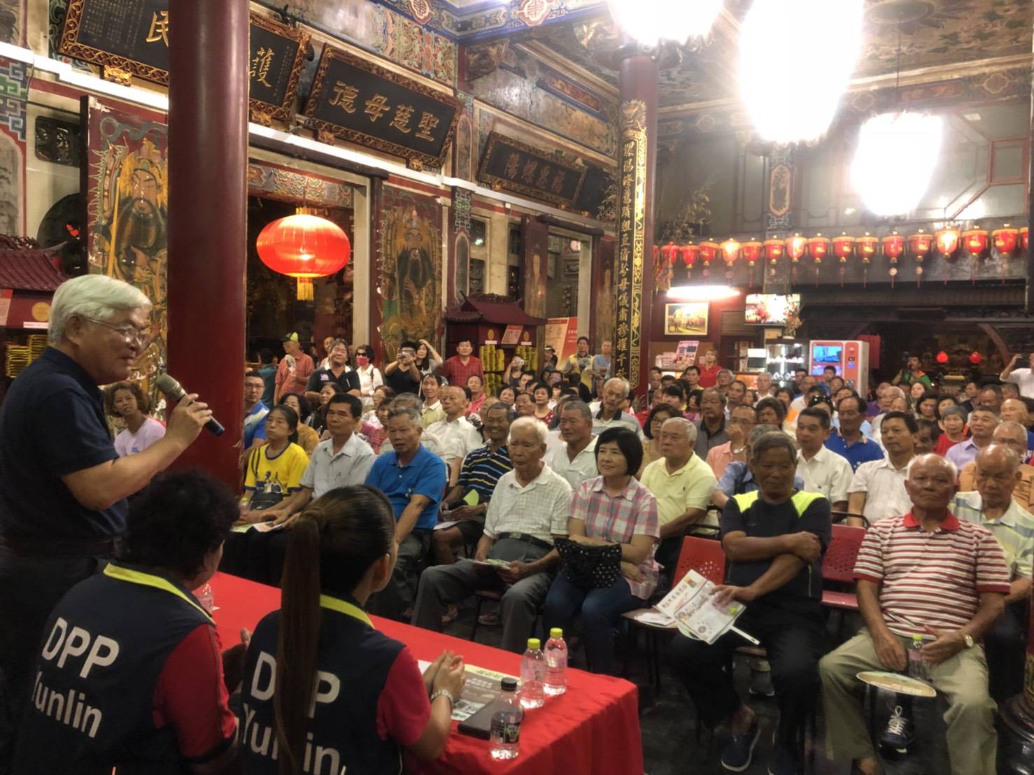 雲林縣長李進勇舉辦座談會,與鄉親直接面對面博感情。 圖 : 李進勇競選辦公室/提供 雲林縣長李進勇舉辦座談會,與鄉親直接面對面博感情。 圖 : 李進勇競選辦公室/提供