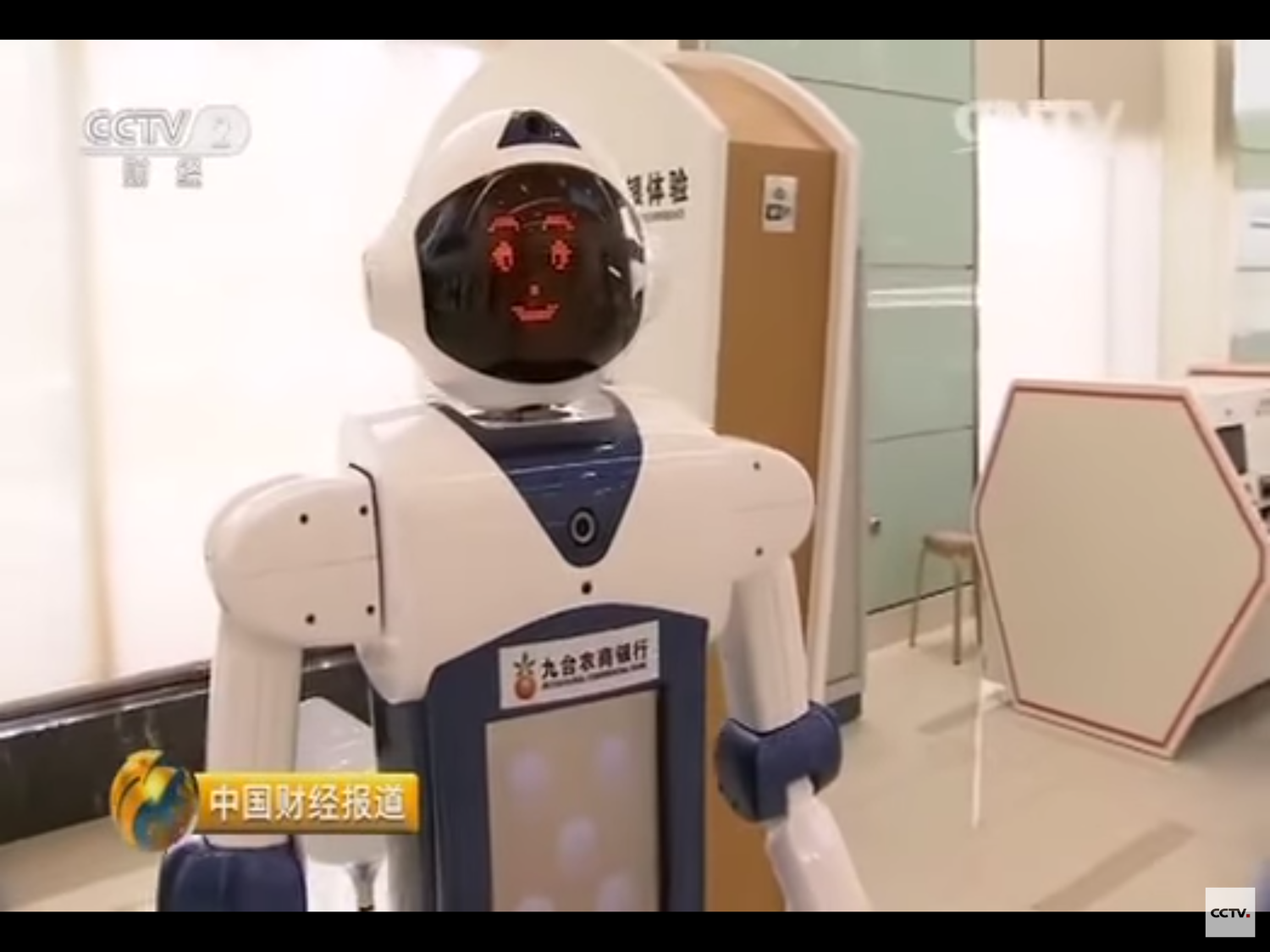 機器人產業被納入「中國製造2025」工業計畫,是獲國家支援的十項產業之一。即使對美貿易泡湯,若干中國公司期望,可藉中國「一帶一路」計畫獲得助力。 圖:翻攝自Youtube 機器人產業被納入「中國製造2025」工業計畫,是獲國家支援的十項產業之一。即使對美貿易泡湯,若干中國公司期望,可藉中國「一帶一路」計畫獲得助力。 圖:翻攝自Youtube