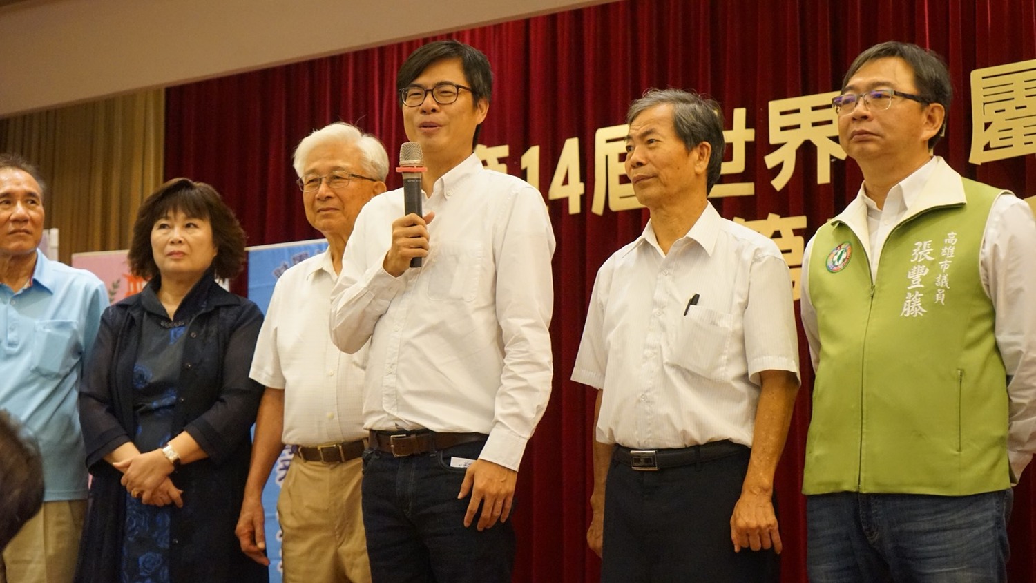 陳其邁表示,他具有醫師及公衛背景,最了解美濃人口老化問題,未來會將全市社區長照據點能擴充到500點,更加照顧長輩。 圖:陳其邁競選辦公室/提供 陳其邁表示,他具有醫師及公衛背景,最了解美濃人口老化問題,未來會將全市社區長照據點能擴充到500點,更加照顧長輩。 圖:陳其邁競選辦公室/提供
