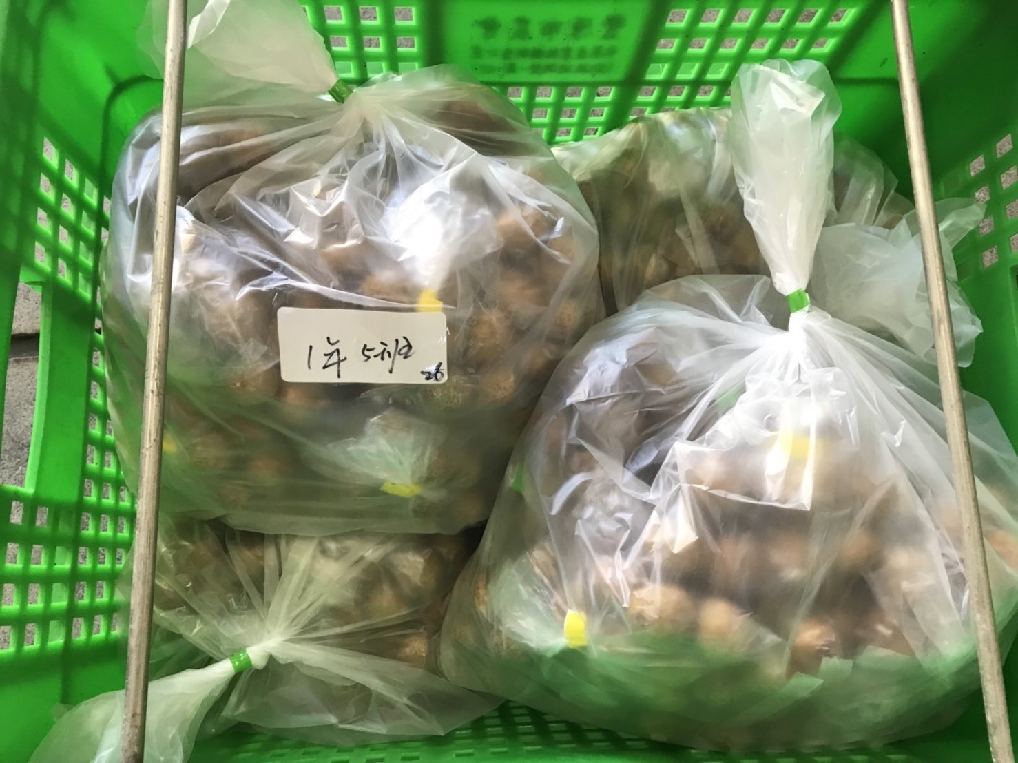 農業局指出,配合學校及學生教學作業,各國小配送以每週二、各國中配送以每週四為原則。 圖:台中市政府/提供 農業局指出,配合學校及學生教學作業,各國小配送以每週二、各國中配送以每週四為原則。 圖:台中市政府/提供