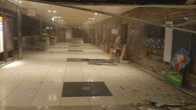 新千歲機場地震後的模樣。 圖:翻攝推特 新千歲機場地震後的模樣。 圖:翻攝推特