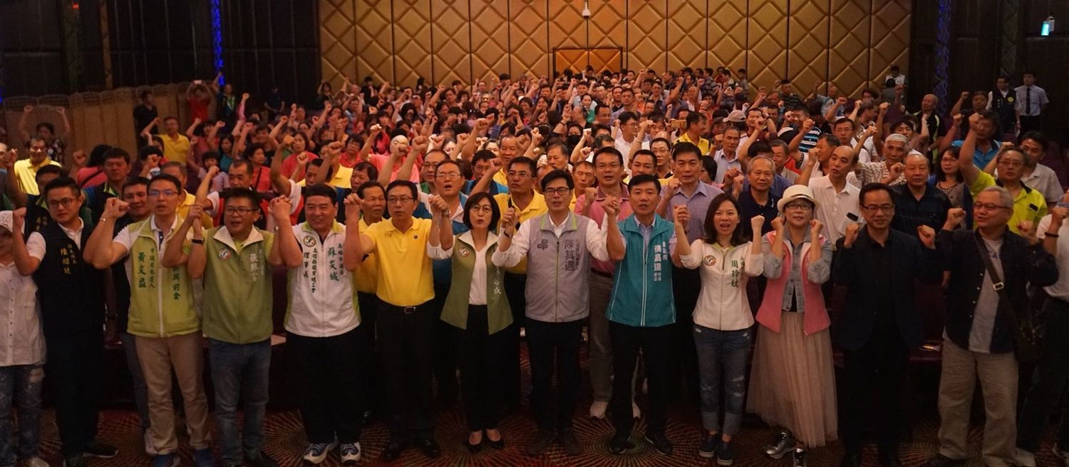 陳其邁希望市民支持民進黨市長,並讓議會過半,才能穩定推動高雄進行中的建設。 圖:陳其邁辦公室提供 陳其邁希望市民支持民進黨市長,並讓議會過半,才能穩定推動高雄進行中的建設。 圖:陳其邁辦公室提供