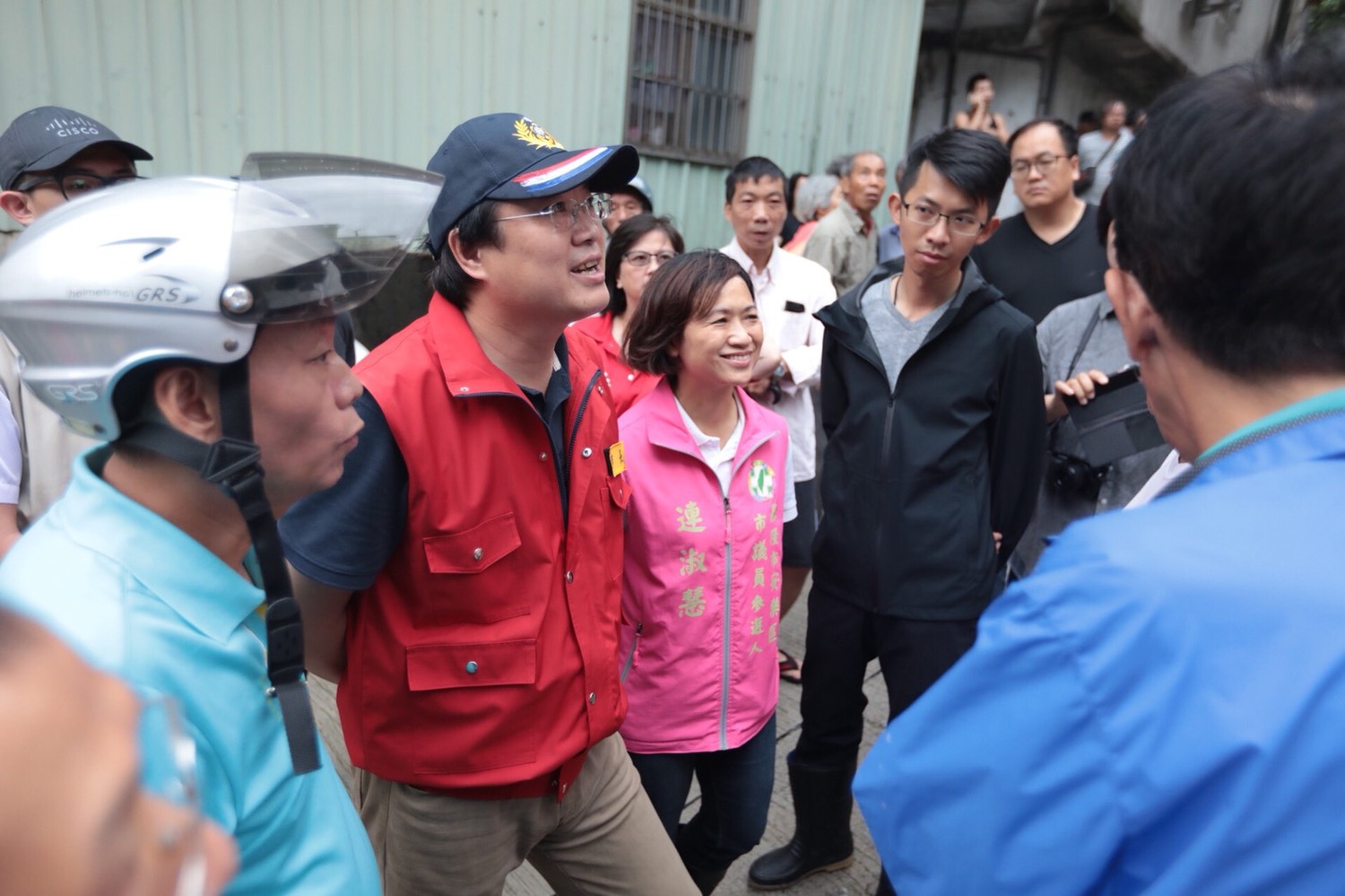 基隆市長林右昌也在勘災之後立刻趕到現場了解情況。 圖:基隆市政府/提供 基隆市長林右昌也在勘災之後立刻趕到現場了解情況。 圖:基隆市政府/提供