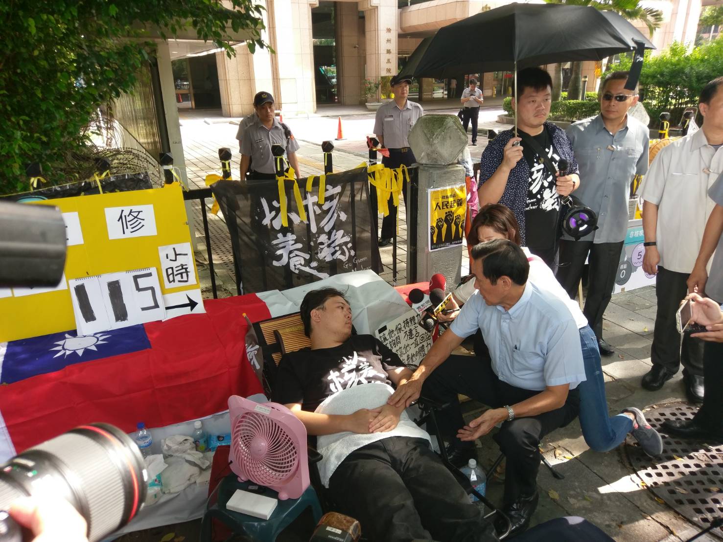 前總統馬英九探訪以核養綠公投領銜人黃士修。 圖:趙婉淳/攝 前總統馬英九探訪以核養綠公投領銜人黃士修。 圖:趙婉淳/攝