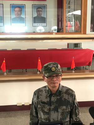 彰化縣政府官員21日前往碧雲禪寺執行斷水斷電公務時,遭碧雲禪寺所有人魏明仁(圖)朝臉上揮拳,導致官員流血,員警當場逮捕魏明仁,全案依妨害公務罪嫌偵辦。 圖/中央社 彰化縣政府官員21日前往碧雲禪寺執行斷水斷電公務時,遭碧雲禪寺所有人魏明仁(圖)朝臉上揮拳,導致官員流血,員警當場逮捕魏明仁,全案依妨害公務罪嫌偵辦。 圖/中央社